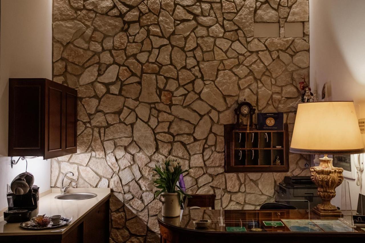 Palazzo Giunta - Porta Marina Ortigia 3*