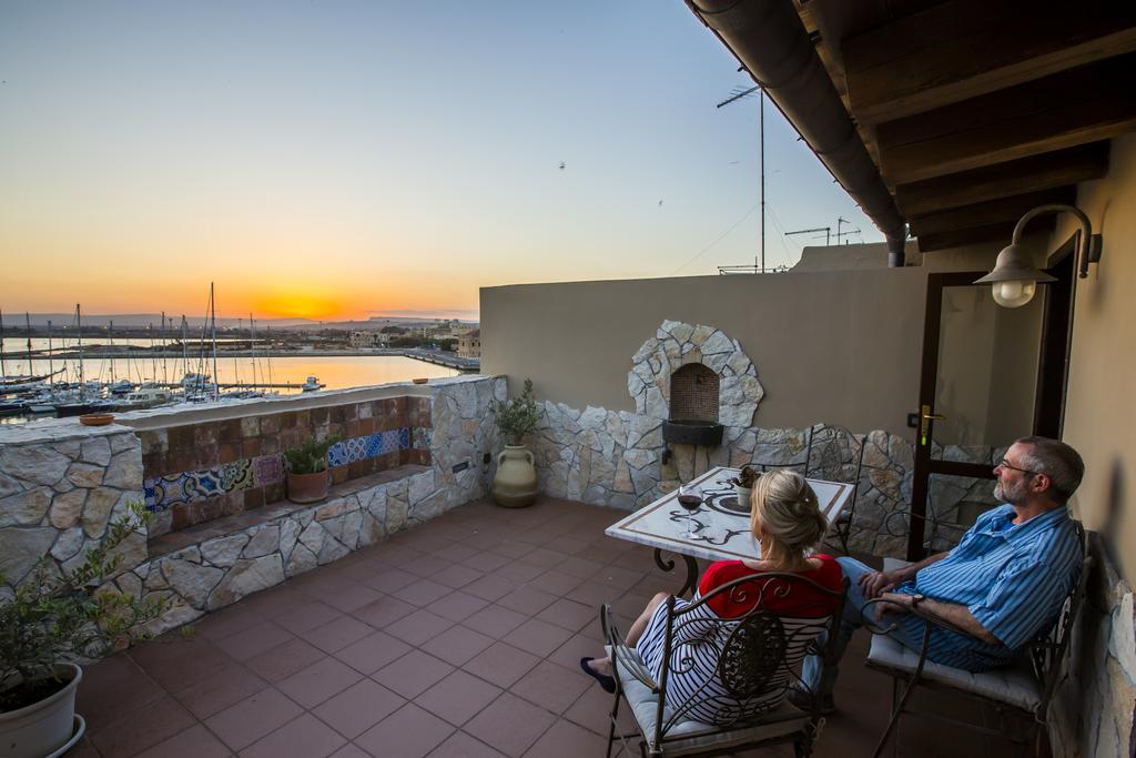 Palazzo Giunta - Porta Marina Ortigia 3*