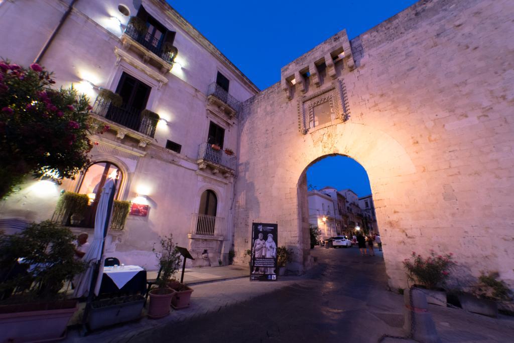 Palazzo Giunta - Porta Marina Ortigia 3*